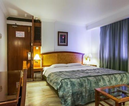 Hotel Chariot Chennai Exterior photo