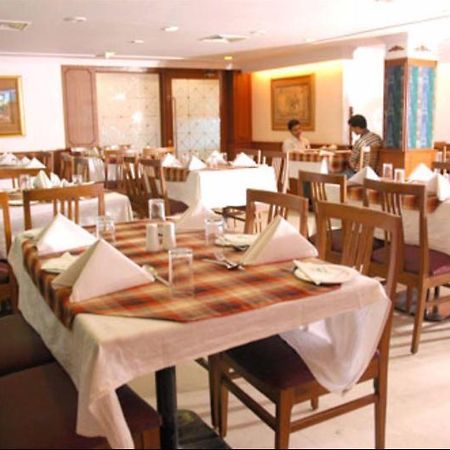 Hotel Chariot Chennai Exterior photo